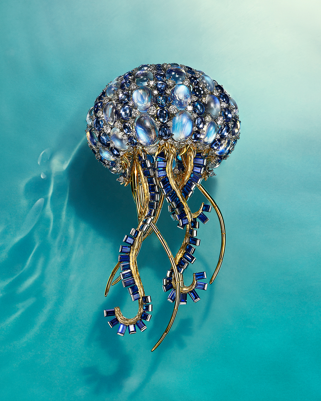 Brooch in platinum and 18k yellow gold with sapphires, tanzanites ...