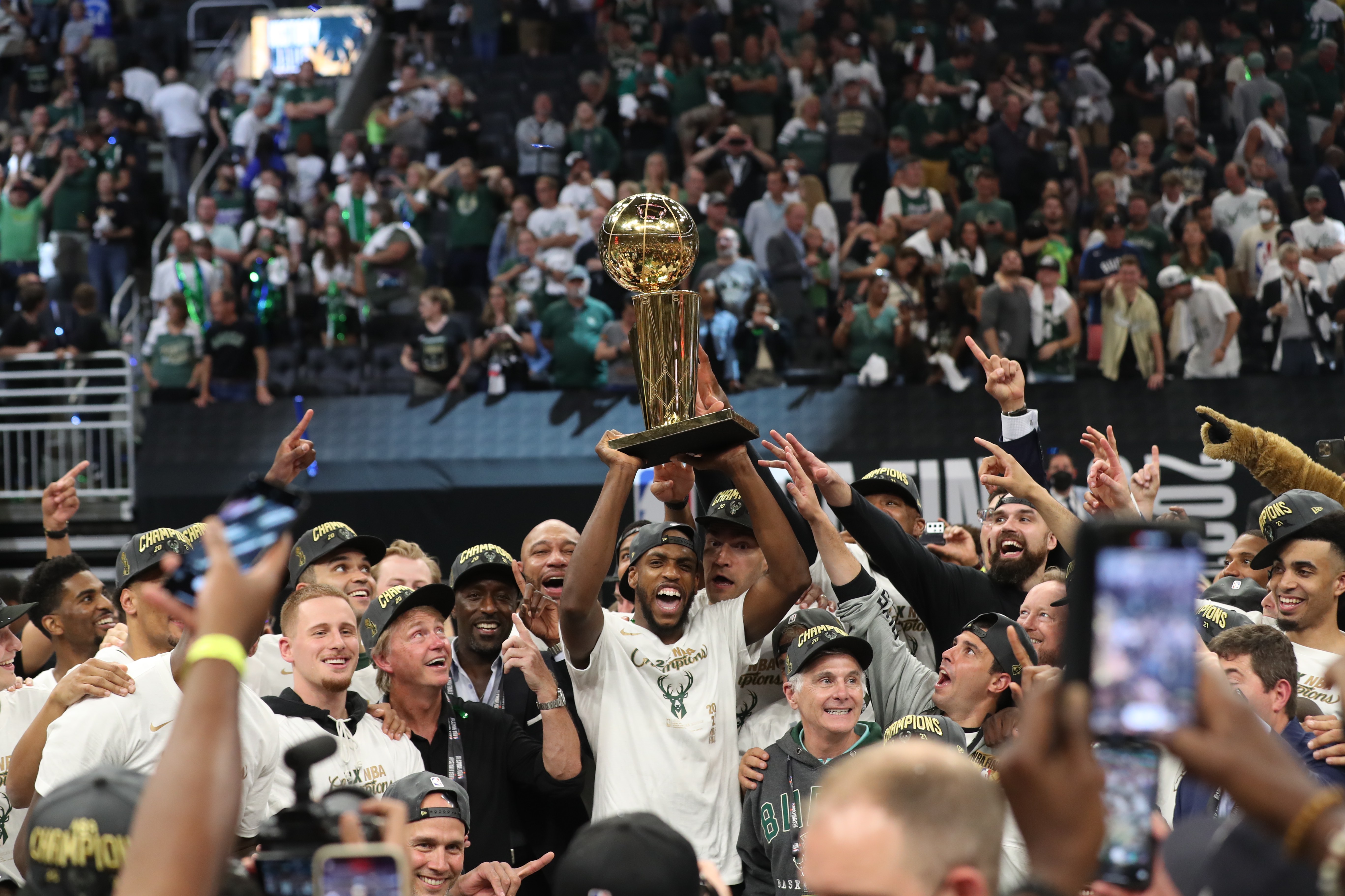 Tiffany & Co. Congratulates the Milwaukee Bucks, Winners of the NBA® Finals  2021 and Recipients of the Larry O'Brien Trophy - Tiffany